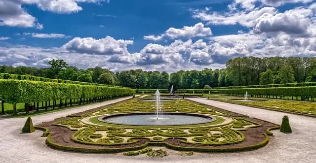 Cómo diseñar un jardín armonioso con plantas y decoración